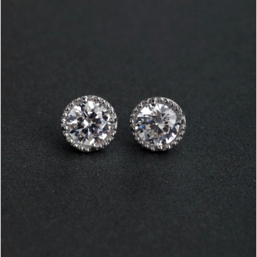 Stud Earring - Picture 2 of 3